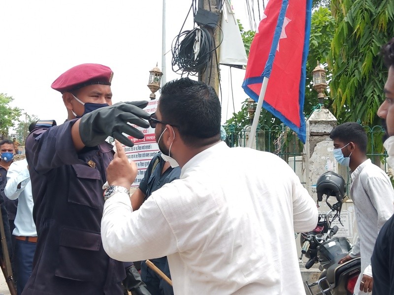 नेपालको झण्डा जलाउनेका विरुद्ध वीरगञ्जमा प्रदर्शन