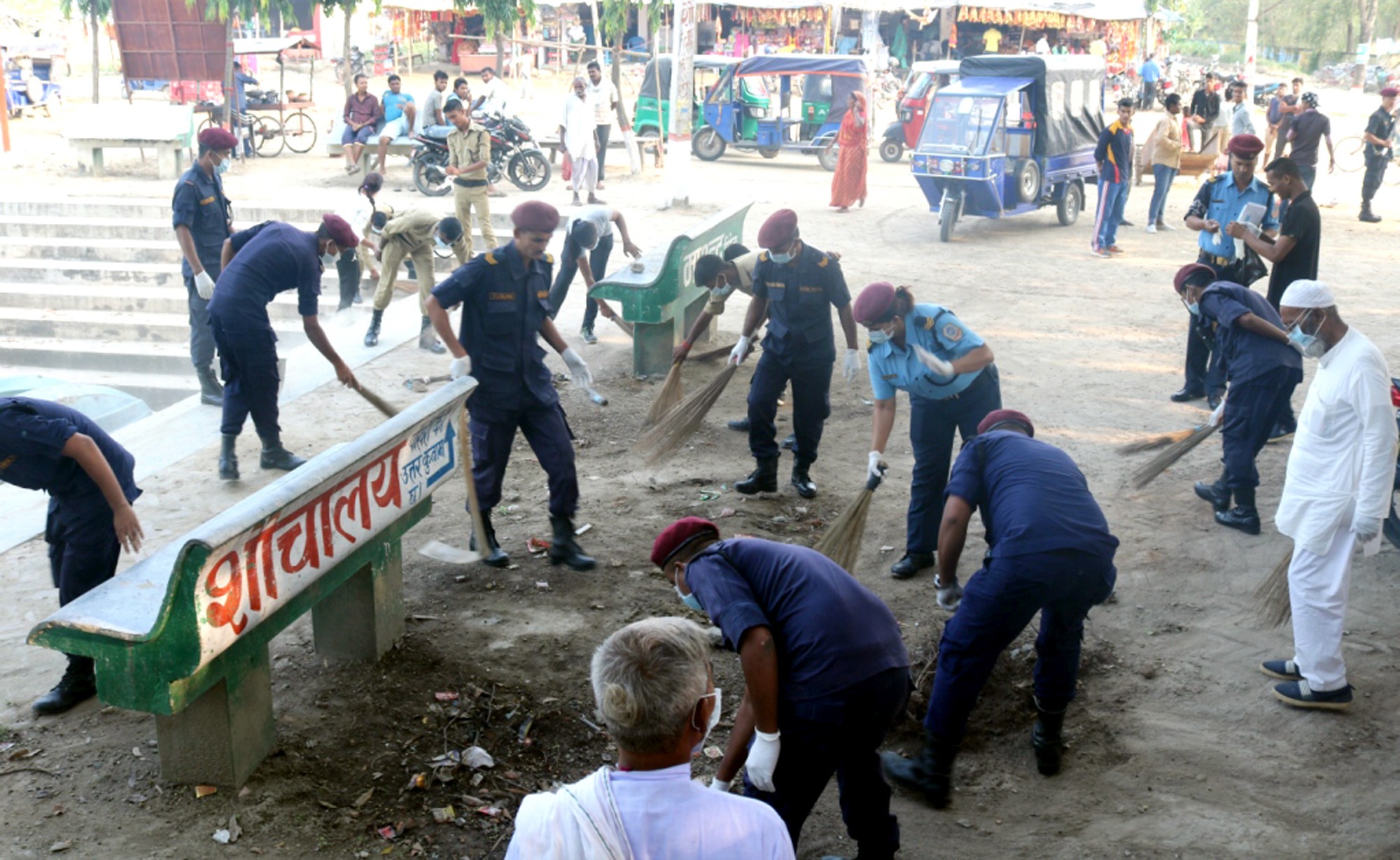 प्रहरी दिवसमा गढिमाई मन्दिर सरसफाई