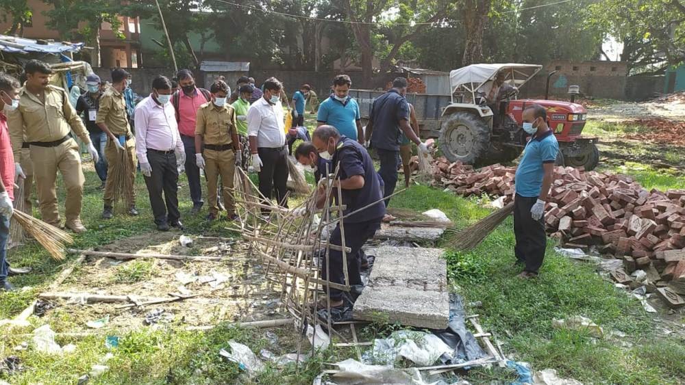 जेसीजद्धारा विश्व प्रसिद्ध गढीमाइ मन्दिरमा सरसफाई