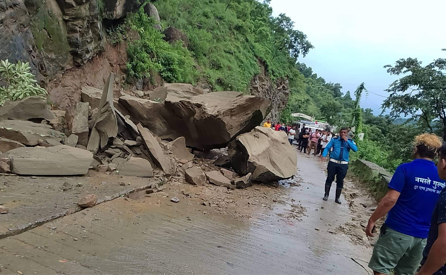 सडकको अवस्था बुझेर मात्रै यात्रा गर्न प्रहरीको अनुरोध